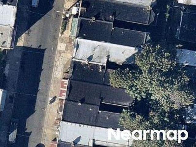 N 18th St