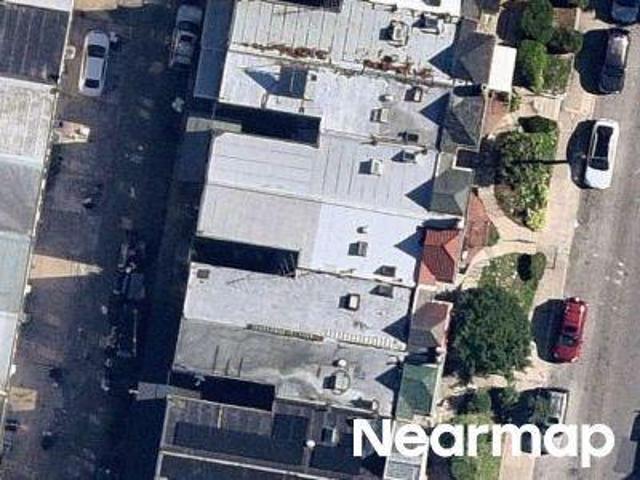 N 18th St