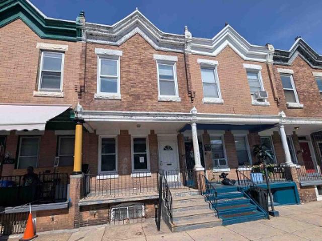 N 18th St