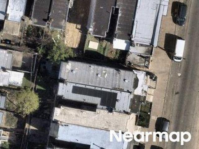 N 11th St