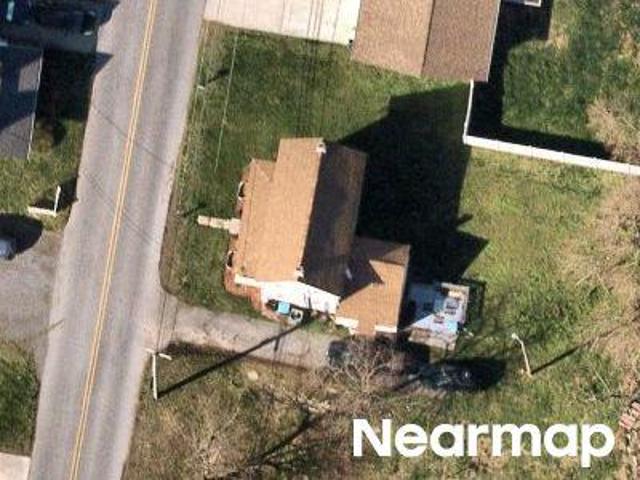 N 1st St