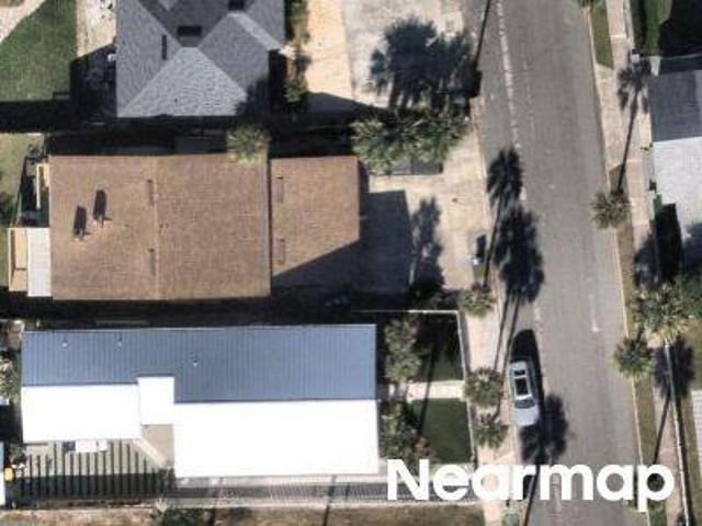 N 1st St