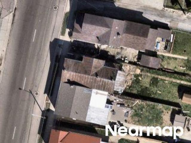 N 1st St