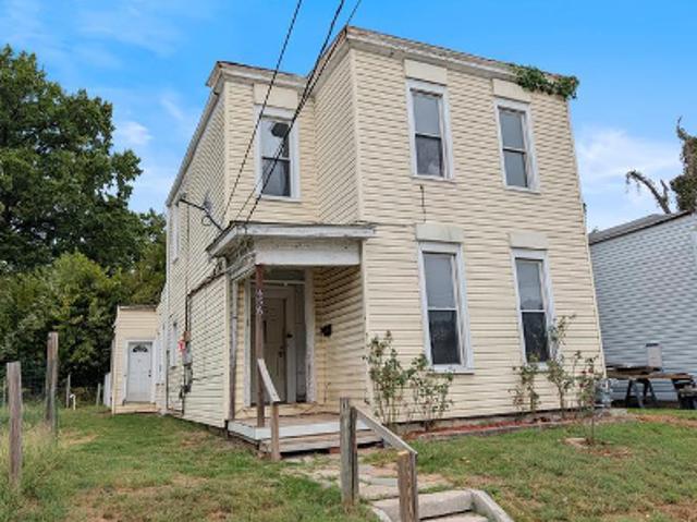 N 25th St