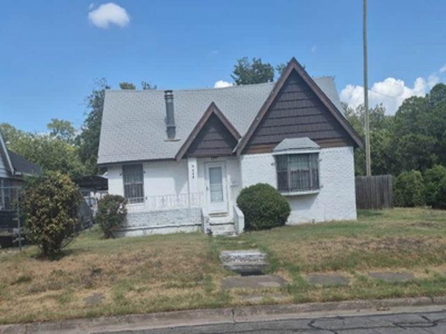N 21st St