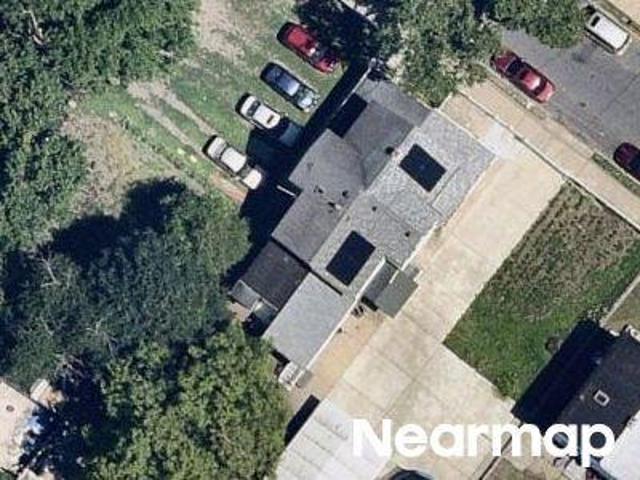 N 21st St