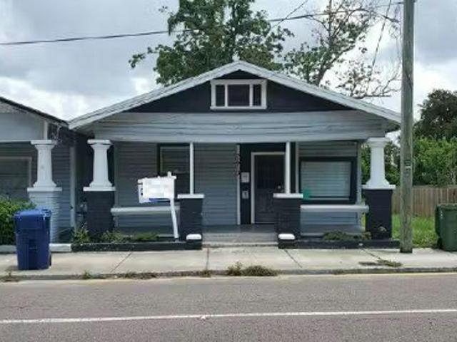 N 21st St