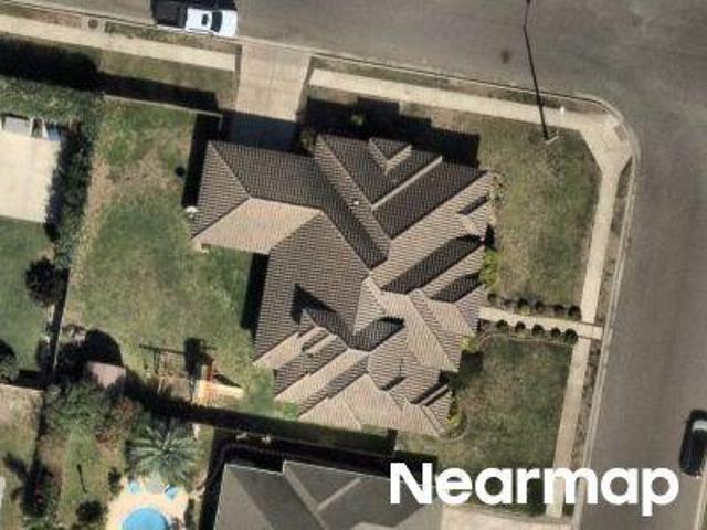 N 34th St