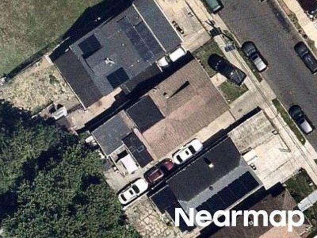 N 34th St