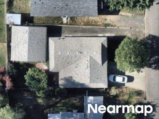 N 30th Ave