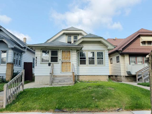 N 30th St