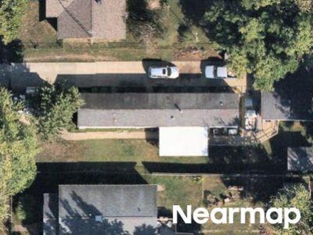 N 30th St