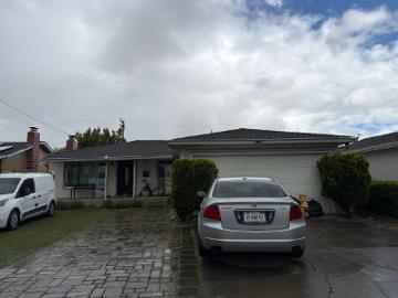 N 33rd St