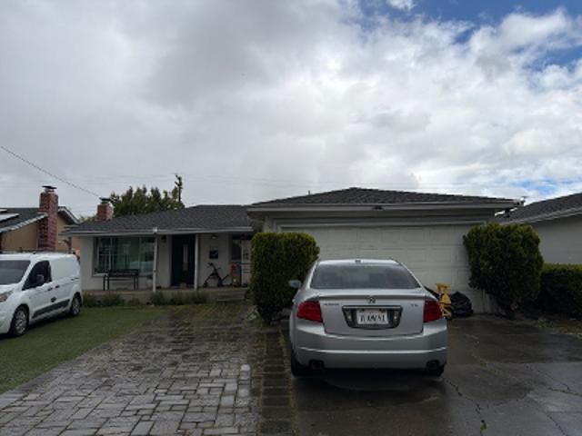 N 33rd St