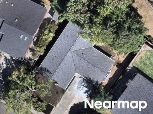 N 40th St