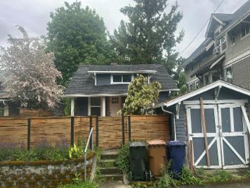 N 9th St