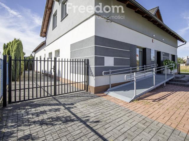 Na wynajem nowoczesny lokal biurowo usługowy 324 m² z garażem