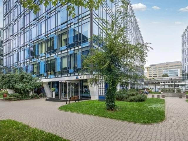 Na wynajem nowoczesny moduł biurowy 129 m² w Warszawie