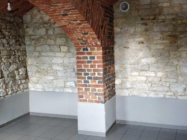 Na wynajem atrakcyjny lokal 82 m² z klimatyzacją i parkingiem