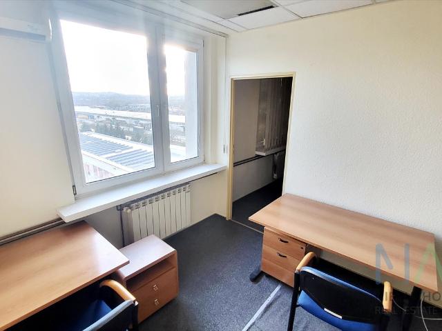 Na wynajem przestronny lokal biurowy 18,5 m² w Krakowie