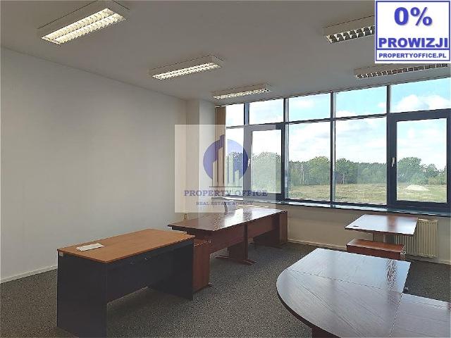 Na wynajem przestronny lokal biurowy 32 m² na Targówku