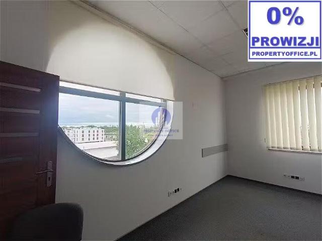 Na wynajem przestronny lokal biurowy 45 m² na Białołęce
