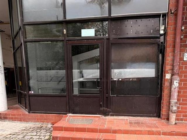 Na wynajem przestronny lokal handlowo usługowy 92 m² z witrynami