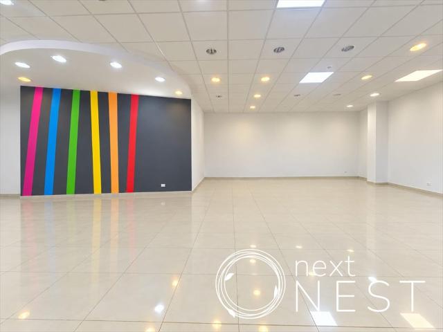 Na wynajem przestronny lokal usługowy 130 m² w Starej Iwicznej