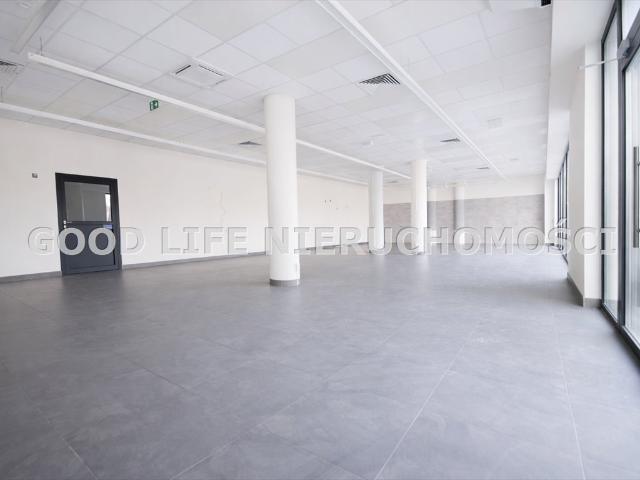 Na wynajem przestronny lokal usługowy 235 m² w Rzeszowie