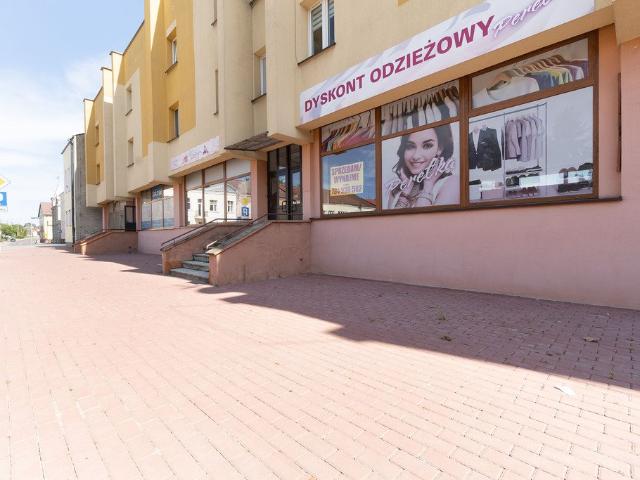 Na wynajem przestronny lokal usługowo handlowy 97,75 m² w centrum Ciechanowa