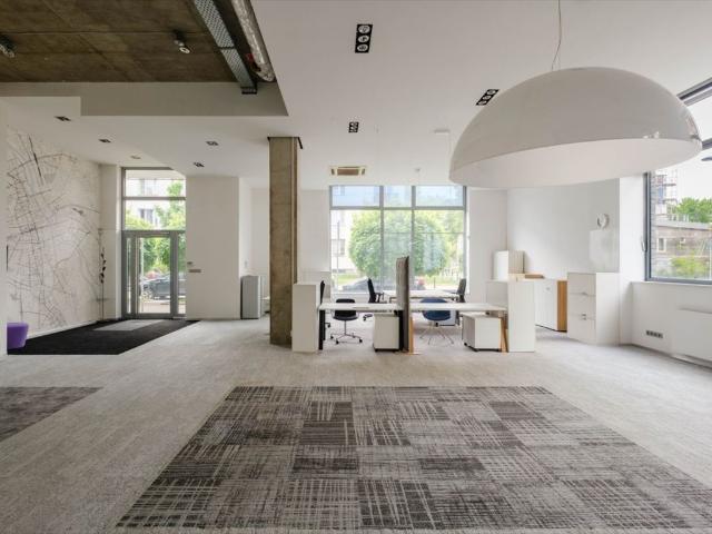 Przestronny lokal 174,7 m² z witrynami w Mokotowie polecam!