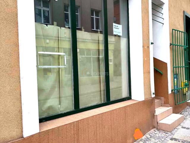 Na wynajem przestronny lokal 36 m² w Tczewie z dużym oknem
