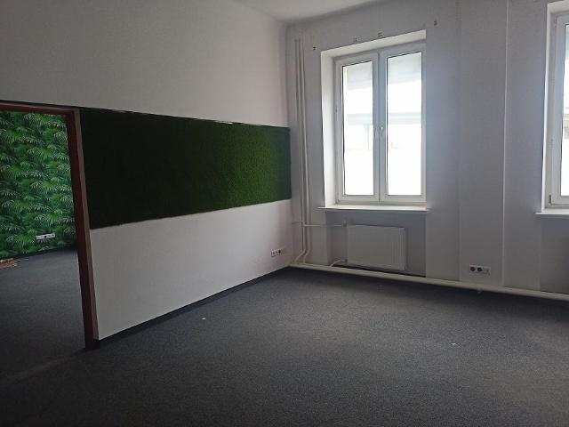 Lokal użytkowy 26 m² w Warszawie Białołęka z parkingiem