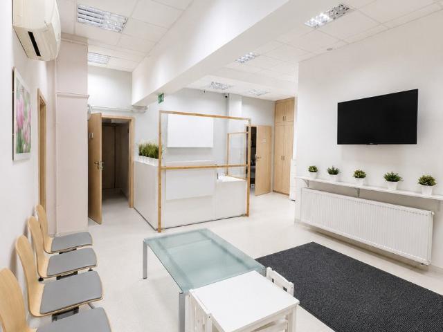 Na wynajem przestronna przychodnia 220 m² z pełnym wyposażeniem