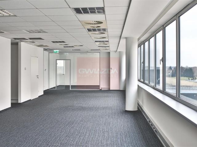 Na wynajem przestronne biuro 1000 m² w Warszawie