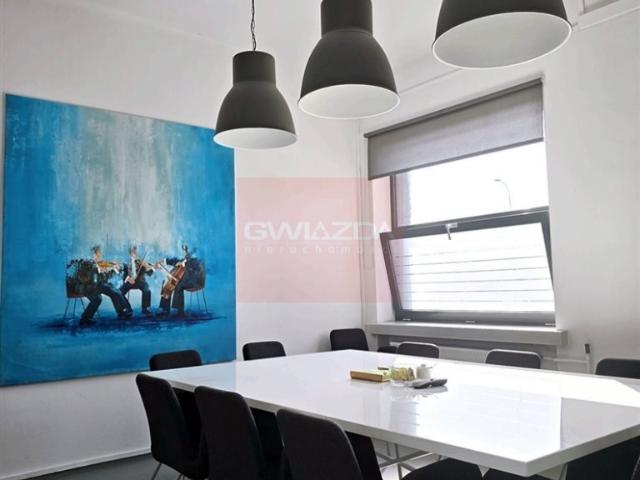 Na wynajem przestronne biuro 136 m² w Warszawie