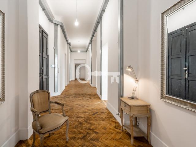 Na wynajem przestronne biuro 394 m² w kamienicy z windą