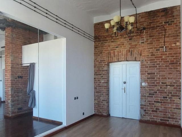 Na wynajem przestronne biuro 90 m² w zabytkowej kamienicy