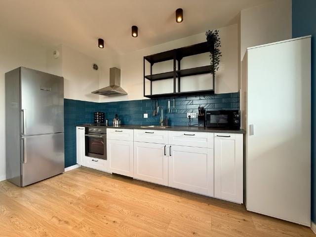 Na wynajem przestronne 2 pokojowe mieszkanie 40 m² z balkonem i miejscem garażowym