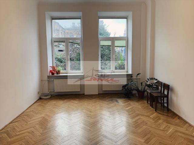 Na wynajem przestronne 74 m² w centrum Warszawy
