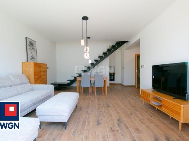 Na wynajem przestronne 82 m² dwupoziomowe mieszkanie z tarasem i ogrodem