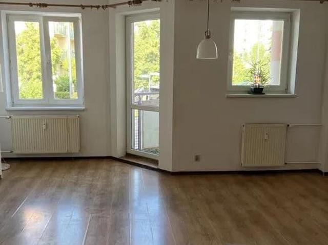 Na wynajem 2 pokojowe mieszkanie – 43 m², parter z balkonem