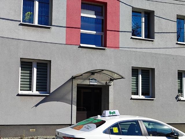Na sprzedaż małe 17,65 m² mieszkanie na parterze w Bytomiu