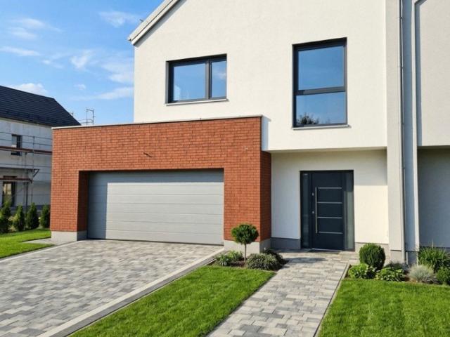 Na sprzedaż nowoczesny dom 176 m² z garażem w Leśnicy