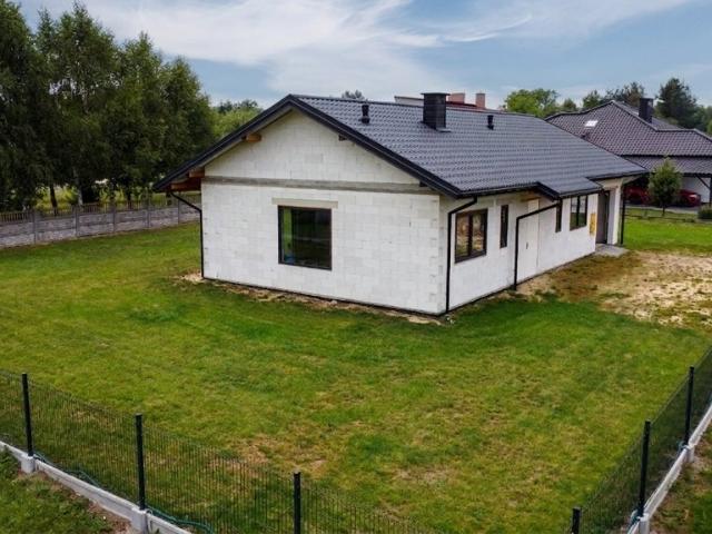 Na sprzedaż nowoczesny dom 118 m² z garażem w Breńu