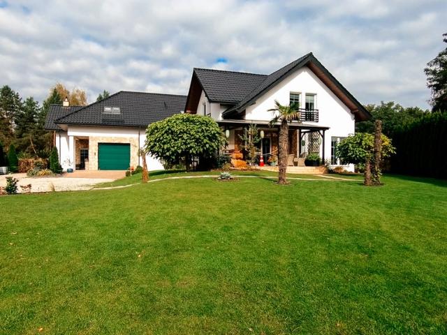 Na sprzedaż nowoczesny dom 620 m² w Budy Grzybek