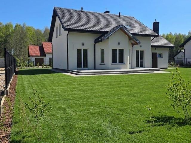 Na sprzedaż nowy dom 200 m² w spokojnych Miedniewicach