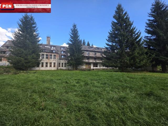 Na sprzedaż obiekt inwestycyjny 2900 m² z potencjałem hotelowo apartamentowym