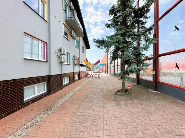 Na sprzedaż biurowiec 588 m² z parkingiem w Warszawie