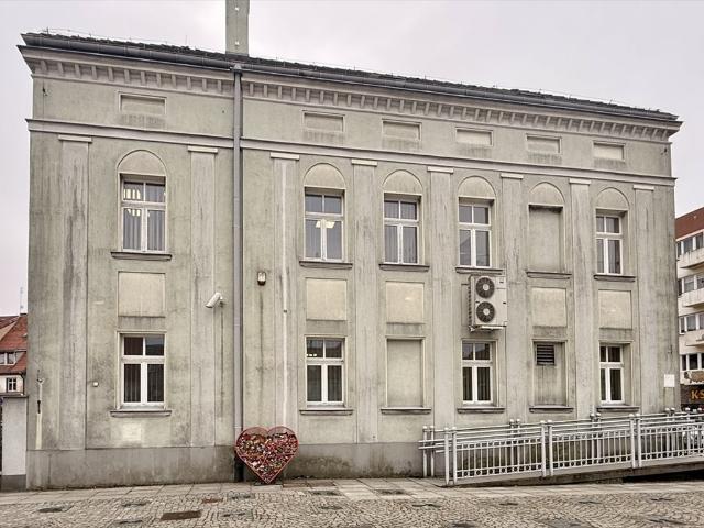 Na sprzedaż: duży lokal biurowy 927 m² w centrum Milicza